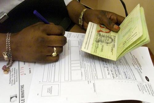 2901-12065-des-milliers-de-passeports-voles-a-l-ambassade-du-cameroun-a-paris_L